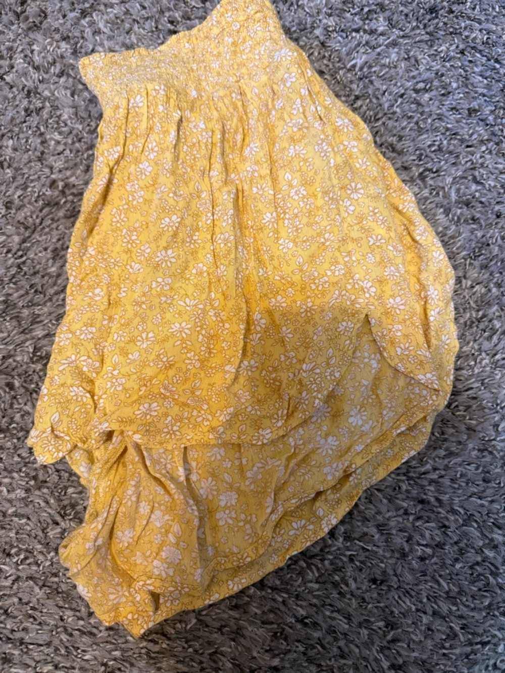 Hollister yellow floral flowy shorts